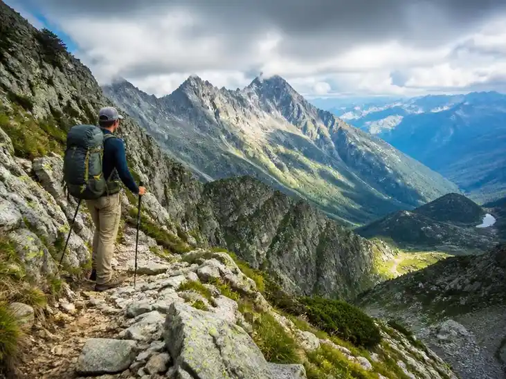 Das Abenteuer wartet auf der höllenpfad wanderung